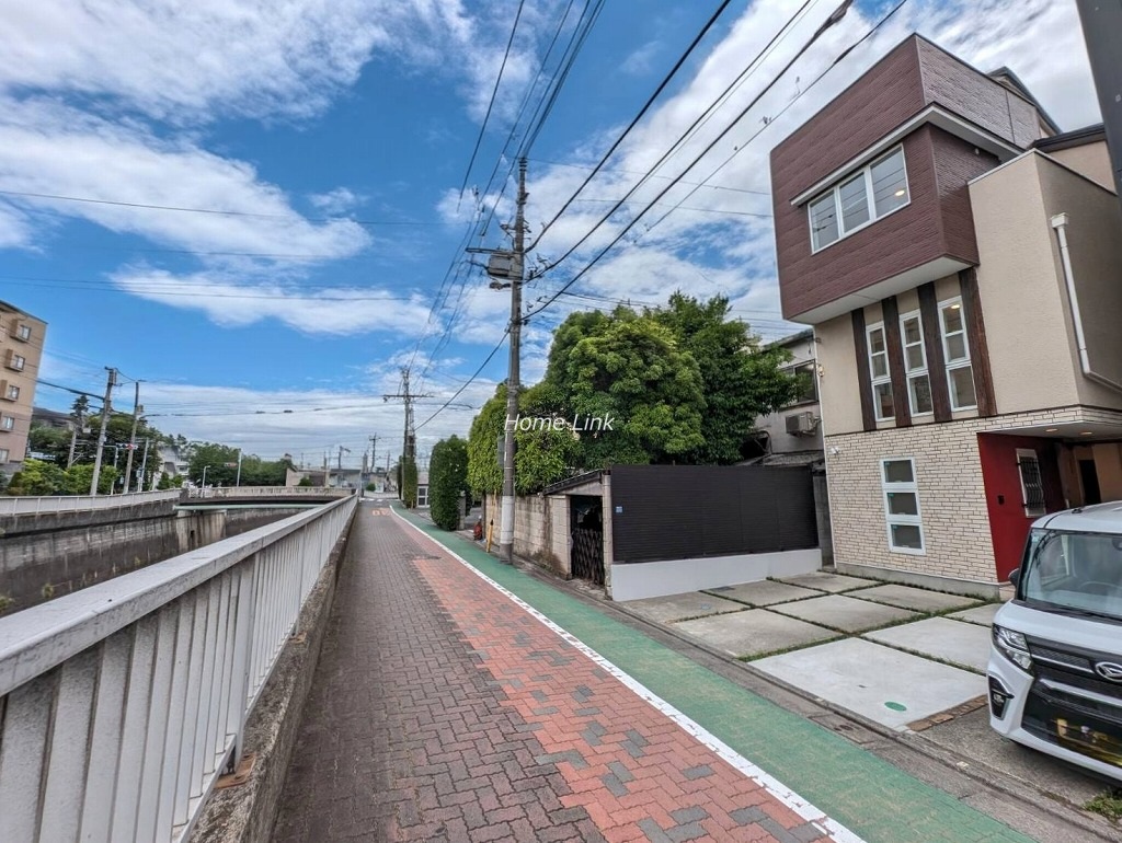 東新町2丁目　玄関前